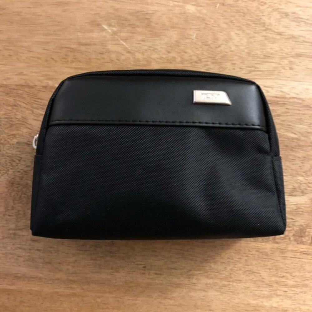 Tumi Delta black small amenity bag!